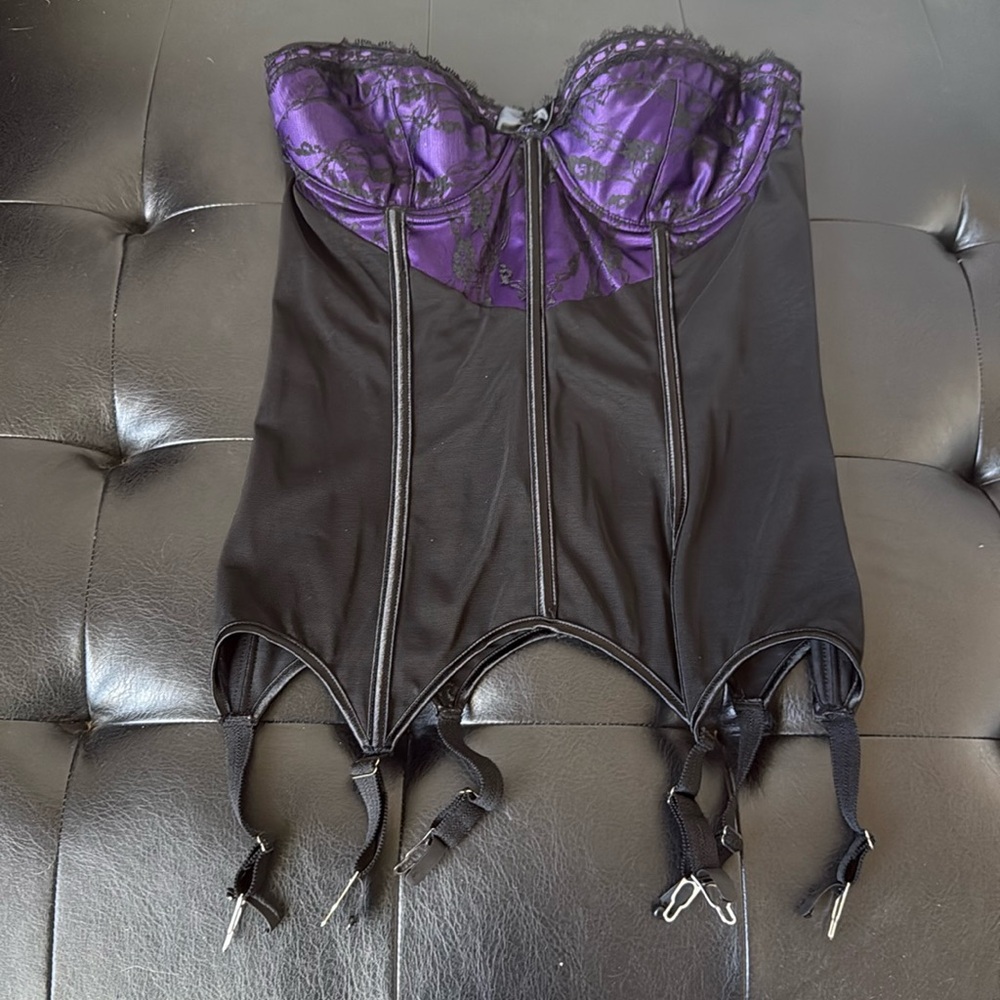 Elegant Black and Purple Strapless Corset